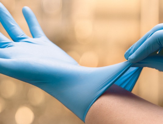 Медицинские перчатки: виды и характеристики 