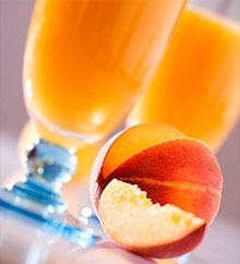 Персиковый сок: состав, польза и свойства сока персиков 