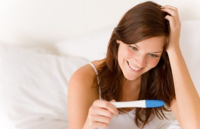 Что делать, если тест положительный, но УЗИ не показывает беременность — советует врач 