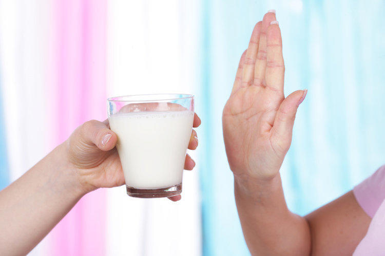 Аллергия на молоко у взрослых и детей: симптомы, диагностика и лечение 