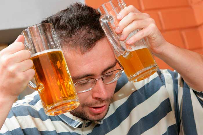 Почему болит голова после пива 
