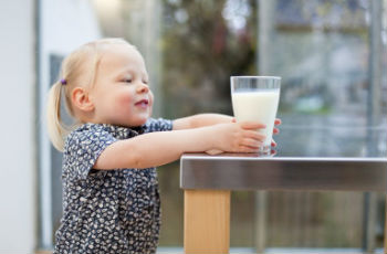 Аллергия на молоко у ребенка 3 года симптомы 