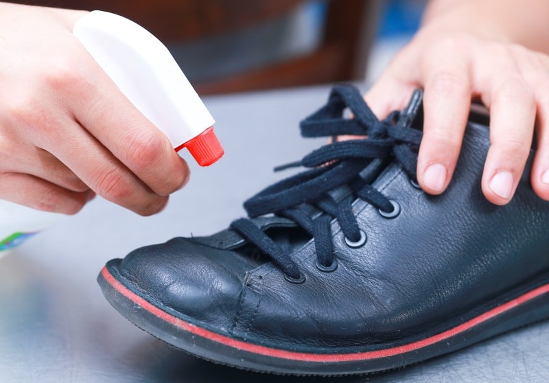 Дезинфекция обуви от грибка: народные средства и инновации для регулярной обработки 