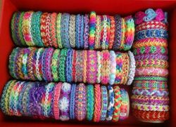 Резинки для плетения браслетов: виды и отличия наборов 