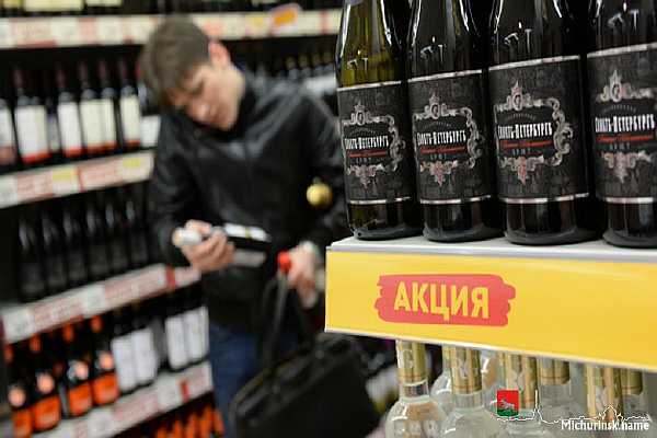 Со скольки лет можно употреблять алкоголь в России? 