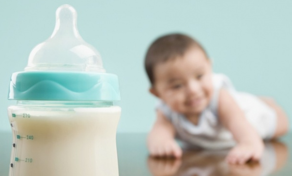 Хранение грудного молока после сцеживания: срок и температура хранения 