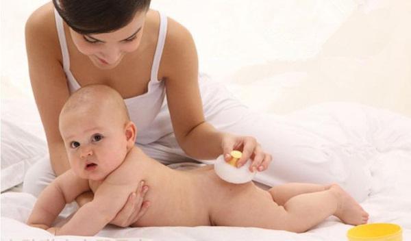 Использование детской присыпки для новорожденных: состав, инструкция по применению и аналоги 