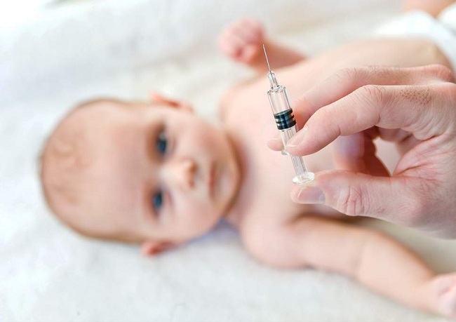 Сколько раз в жизни нужно делать прививку от гепатита В детям, какова схема вакцинации и побочные эффекты у грудничков? 