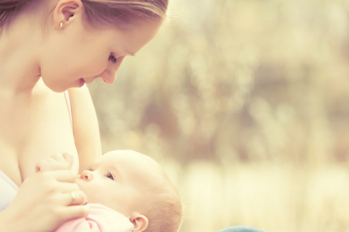 Как кормящей маме правильно наладить грудное вскармливание после родов 