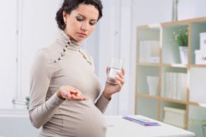 Безопасные таблетки от кашля беременным: обзор препаратов 