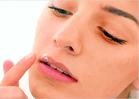 Как передается герпес на губах? Риски заражения и способы профилактики 