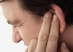 Отит среднего уха: симптомы и лечение 