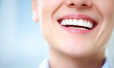 10 способов того, как эффективно отбелить зубы в домашних условиях 