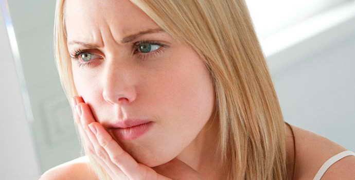 Болит зуб под пломбой — причины и снятие боли в домашних условиях 