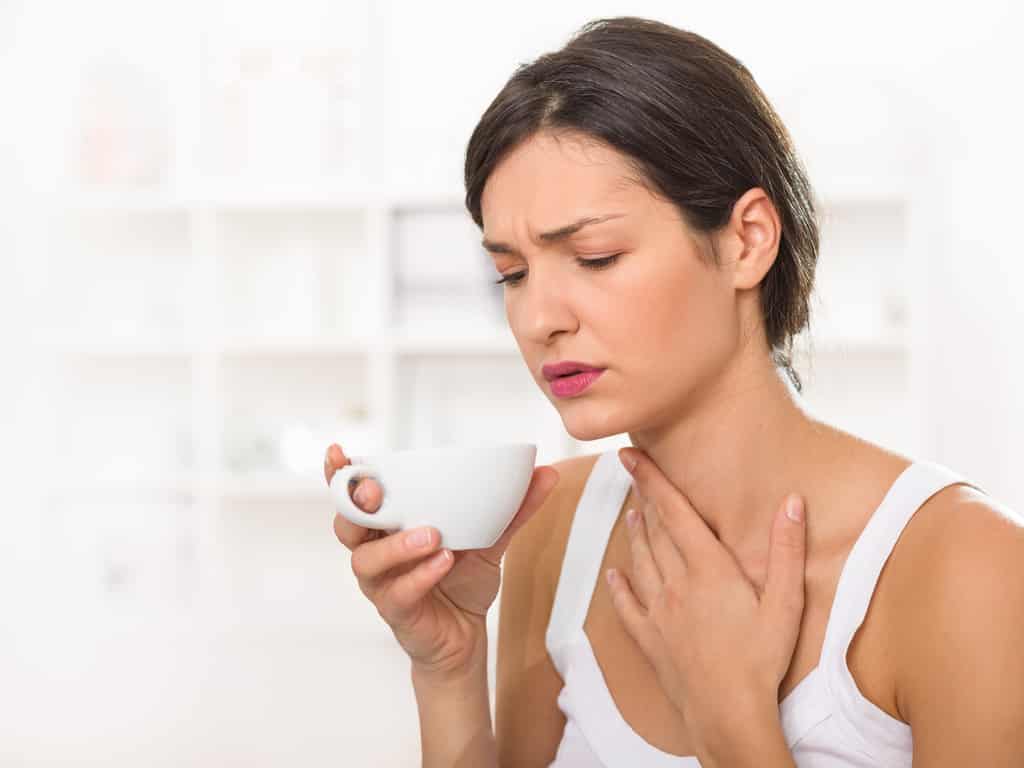 Боль в горле без температуры у взрослого человека: причины и лечение 
