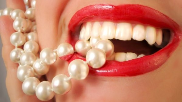 Как отбелить зубы перекисью водорода? 3 лучших рецепта! 