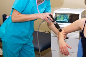 Лечение методом УВТ: показания и противопоказания к физиотерапии 