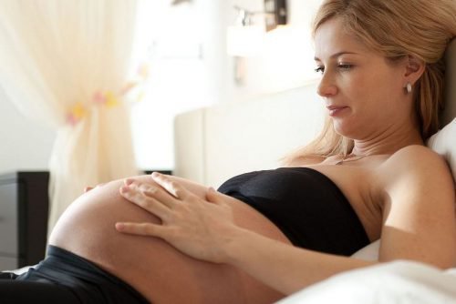 Почему у беременных появляется специфический запах изо рта 