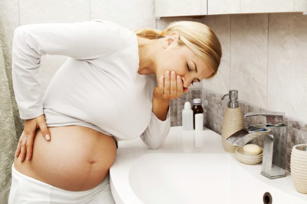 Поздний срок беременности, тошнота с рвотой 