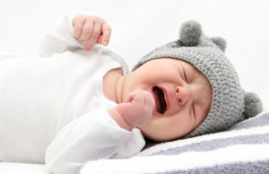 У новорождённого часто болит животик – как можно помочь маленькому крохе 