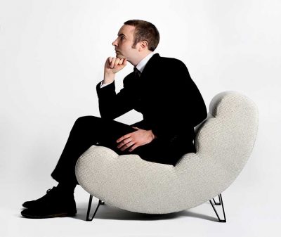 Можно ли сидеть на мягком при воспалении геморроя, и почему твердый стул полезнее? 