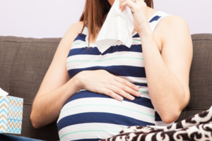 Опасно ли чиханье во время беременности? 