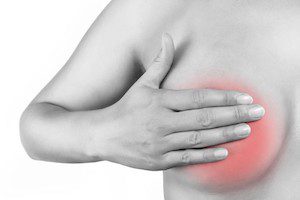 Как связан остеохондроз позвоночника с дискомфортом в груди у женщин 