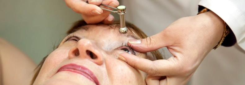 Как снизить глазное давление? Важно выбрать эффективные капли или таблетки 