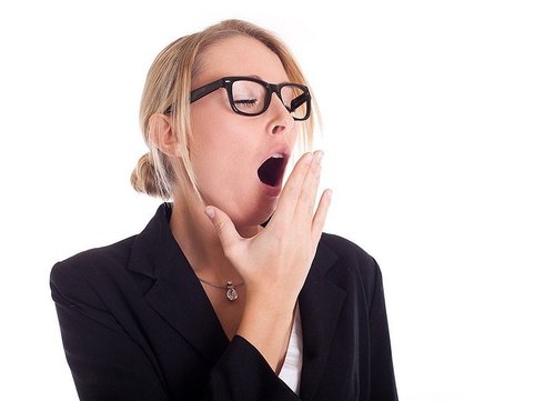 Почему человек часто зевает: причины 