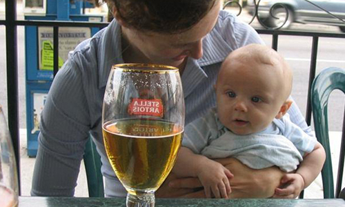 Безалкогольное пиво при грудном вскармливании. Можно ли кормящей маме безалкогольное пиво? 