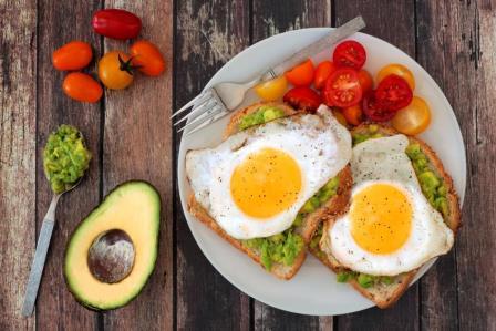 Что полезно есть на завтрак: рекомендации по правильному питанию 